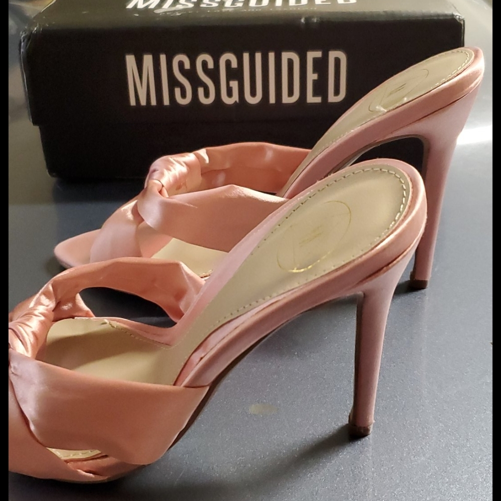 Pointed toe satin bow mule - Picture 3 of 5